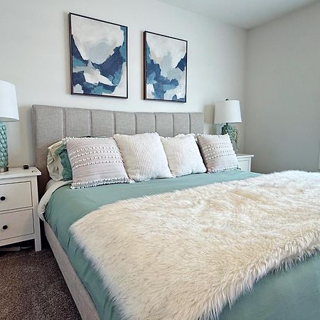 Stylish Home With 3 King Beds,Garage,Disney+ Edmonton Kültér fotó