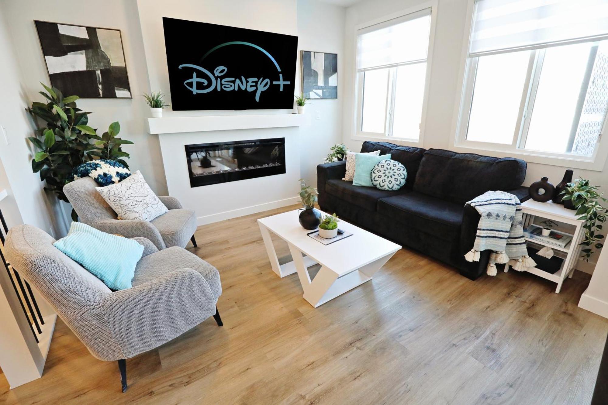 Stylish Home With 3 King Beds,Garage,Disney+ Edmonton Kültér fotó