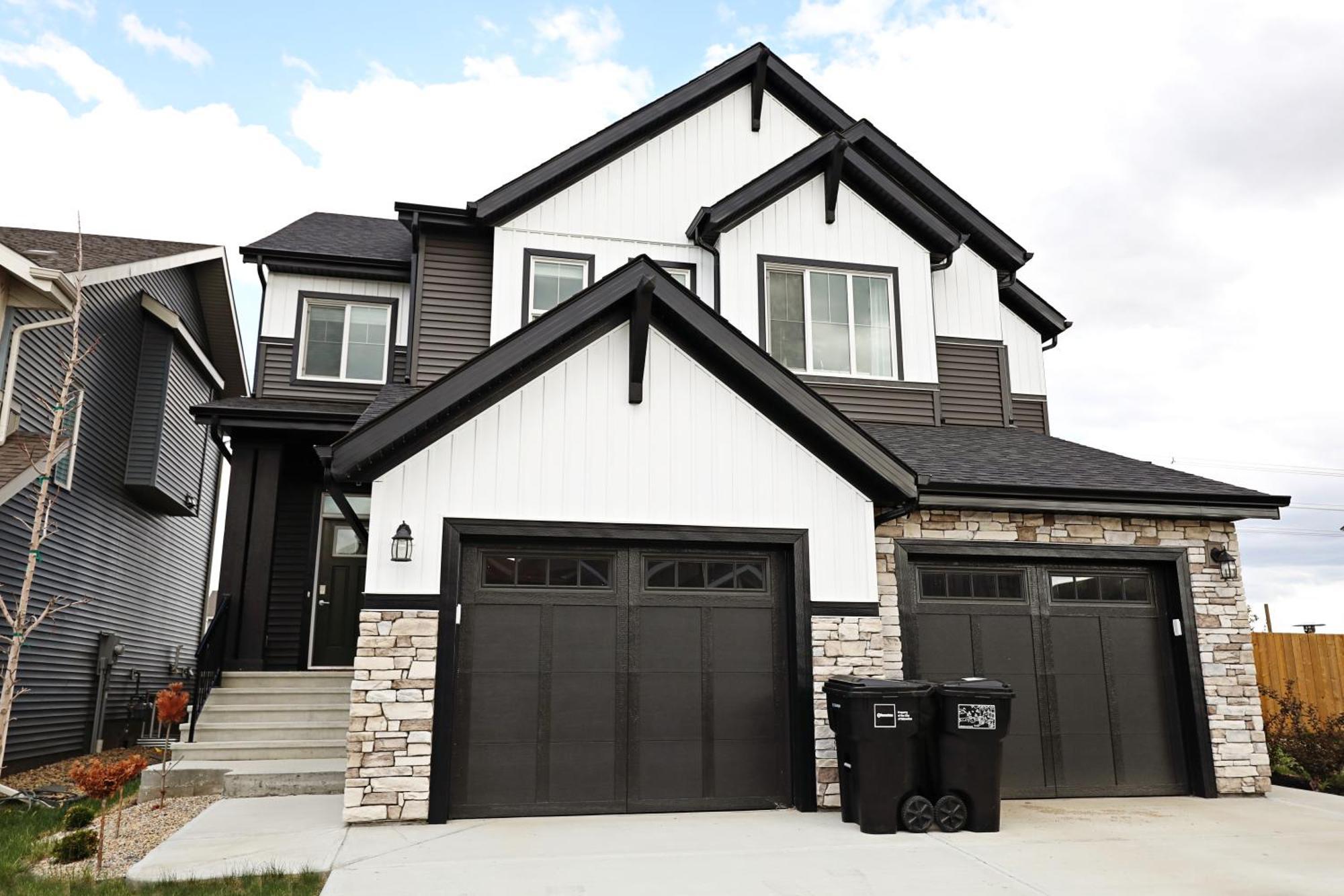 Stylish Home With 3 King Beds,Garage,Disney+ Edmonton Kültér fotó